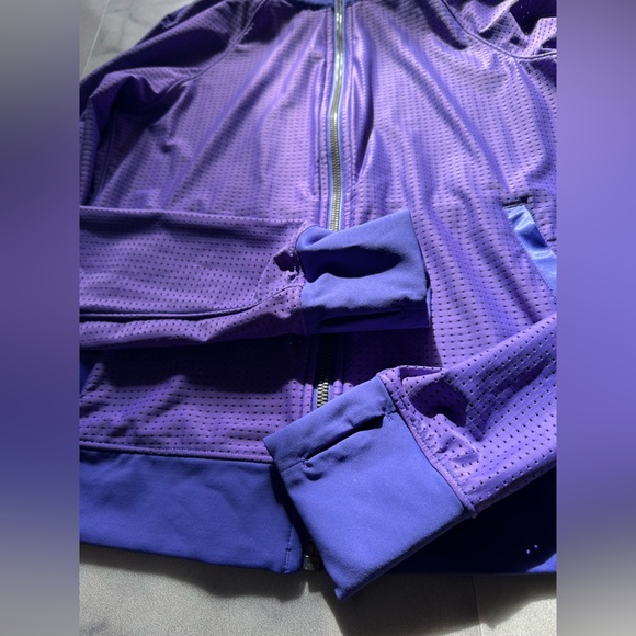 LULULEMON Sweaty Or Not Jacket Lightweight Mesh Run Iris Flower Purple Women's 4 - Picture 4 of 9